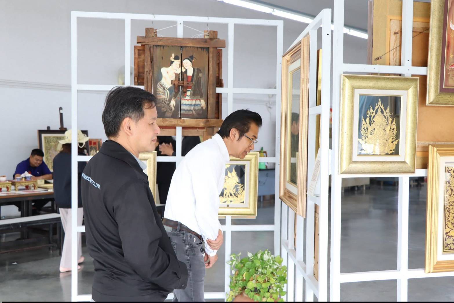 title - ผู้อำนวยการศูนย์ส่งเสริมและพัฒนาอาชีพเสริมนอกภาคการเกษตร ให้การต้อนรับคณะเจ้าหน้าที่กระทรวงทรัพยากรธรรมชาติและสิ่งแวดล้อม เยี่ยมชมสถานที่ ศพส. และแผนกฝึกอบรมทั้ง 12 แผนก